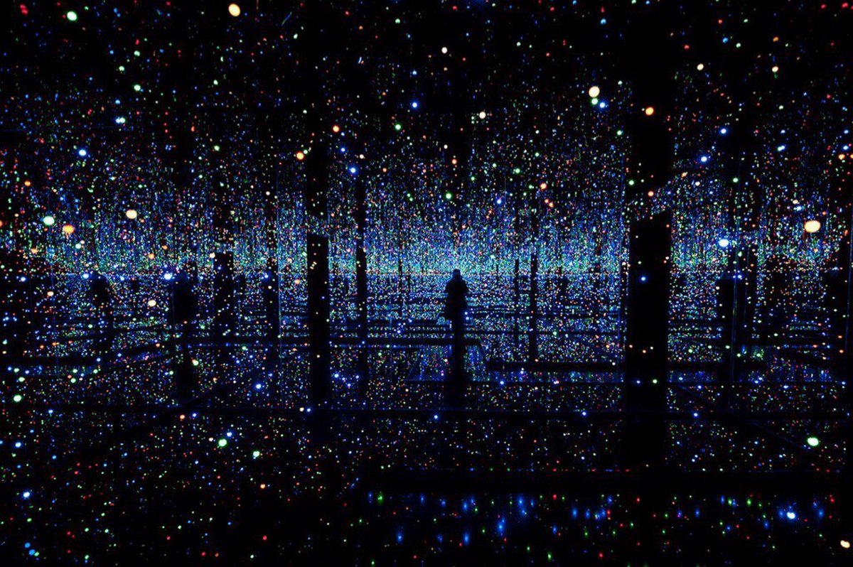 Інсталяція Яйої Кусами - Нескінченна дзеркальна кімната